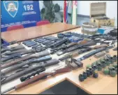  ??  ?? ZBIRKA U kući kraj Bjelovara pronađeni su zolja, ručne bombe, pištolji, 20 pušaka...