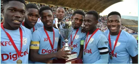  ?? Ian Allen/Photograph­er ?? St Catherine High school celebrate their win in the Walker Cup final where they triumphed 3-2 over Excelsior high in the final.