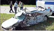  ?? Doug Walker / Rome News-Tribune ?? A Georgia State Trooper and Floyd County police officers compare notes at the scene of a wreck Tuesday on Ga. 140.