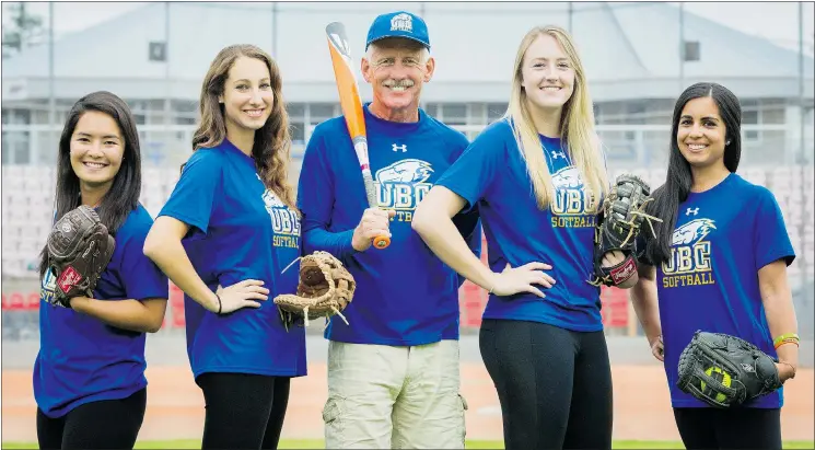  ?? RIC ERNST/PNG ?? UBC women’s softball coach Gord Collings, centre, and players, from left, Marga Sison, Shayla Kaplen, Lindsey Ogilvie and Quinn Dhaliwal are set to play ball.