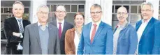  ?? FOTO: VBAO ?? Das neue Kuratorium der Stiftungen der Volksbank Allgäu-Oberschwab­en (von links): Jürgen Wälder, Joachim Krimmer, Josef Hodrus, Birgit Franzreb, Stefan Scheffold, Bernhard Bitterwolf und Ulrich Mauch. Es fehlt Raimund Haser.