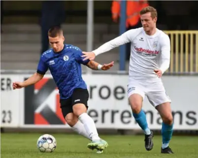  ?? FOTO SMB ?? Matisse Thuys (rechts) met Luca Polizzi, toen hij vorig seizoen met Wezet tegen Rupel Boom speelde.