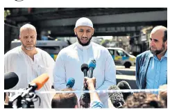  ??  ?? Mohammed Mahmoud, centre, helped to protect Darren Osborne from an angry crowd