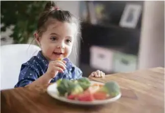  ??  ?? New research suggests that following a healthy diet could improve children’s overall well-being and happiness as well as their physical health.