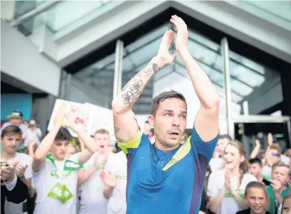  ??  ?? ●●Carl Thomas pictured completing his tenth marathon in ten days, crossing the finish line at Mersey Square in Stockport town centre