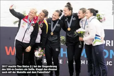  ??  ?? 2017 machte Tina Dietze (l.) bei der Siegerehru­ng des 500-m-Zweiers ein Selfie. Klappt das diesmal auch mit der Medaille und dem Podestfoto?