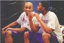  ?? ZORAN BOZICEVIC/FILES ?? Vince Carter, left, has thought about what could have been in Toronto if he and Tracy Mcgrady had remained Raptors.