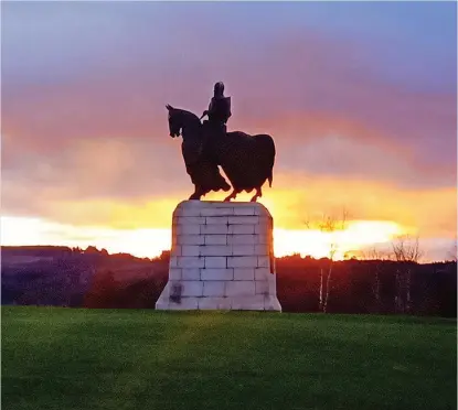  ?? ?? Caption in here
Sunset The King Robert the Bruce statue in Stirling, by Gordon Adam