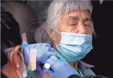  ?? PHOTOS BY MARK HENLE/THE REPUBLIC ?? Olga Baez, 85, gets vaccinated at NOAH’s Venado Valley Health Center in Phoenix.