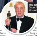  ??  ?? The actor with his Oscar for The Cider House Rules in 2000