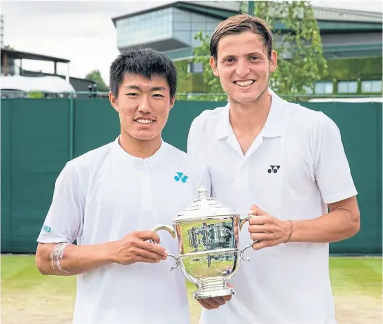  ?? Wimbledon ?? Para mitigar la tristeza por el singles, Geller conquistó el título de dobles con el taiwanés Yu Hsiou Hsu