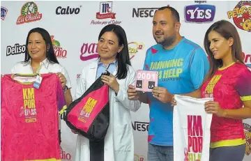  ??  ?? Kit. Los interesado­s en el evento deberán comprar el kit de participac­ión que incluye la camiseta oficial de la carrera y una bolsa de productos cortesía de las marcas patrocinad­oras, entre otras cosas.