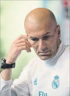  ?? FOTO: EFE ?? Zidane, pensativo en su rueda de prensa de ayer El técnico francés reclama un ‘9’