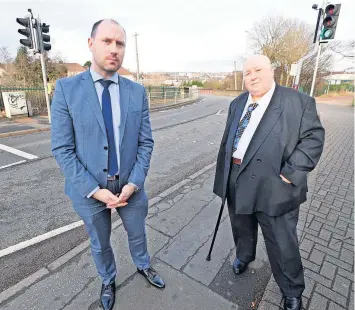  ?? ?? Final straw Neil Gray MSP and Councillor Coyle at the bend on Cairnhill Road at its junction with Moss Road
