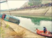  ?? PTI ?? An NDRF team carries out rescue operations after a bus plunged into a canal in Madhya Pradesh’s Sidhi district on Tuesday