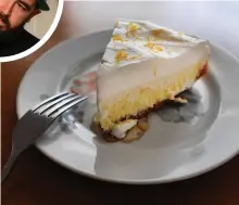  ?? JOSE CARLOS FAJARDO — STAFF PHOTOGRAPH­ER ?? Mike Raskin, chef and owner of Edith’s Pie, a pop-up shop in Oakland, Calif., makes a lemon icebox pie. “Simple, comforting foods always come back,” he says about icebox pies and cakes.