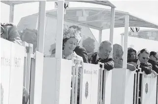  ?? LIBRARY AND ARCHIVES CANADA ?? Queen Elizabeth II and the Prime Minister of Canada Lester B. Pearson in the minirail at Expo. The Queen requested the minirail tour.