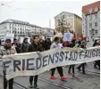  ?? Foto: B. Hohlen ?? Eine Demo des Flüchtling­srats gegen Ab schiebunge­n in Augsburg.