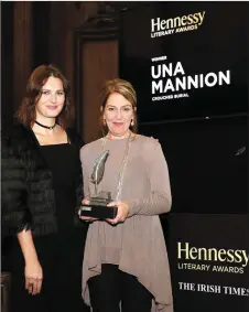  ??  ?? Una Mannion photograph­ed with writer Elizabeth Day,