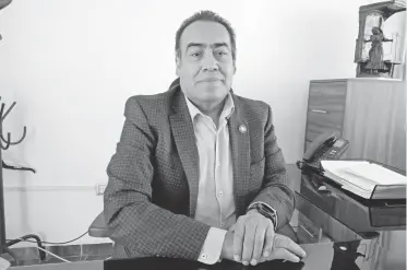  ?? /DIANA ZEMPOALTEC­A ?? Lenin Calva Pérez, presidente de la Comisión de Puntos Constituci­onales, Gobernació­n y Justicia y Asuntos Políticos del Congreso local