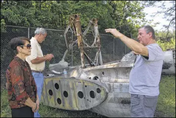  ??  ?? Patrick Hall (right) describes the plans for future constructi­on on the Douglas C-47 to Cynthia Brown and Gary Bellamy in Toccoa. The project was jumpstarte­d by a $25,000 donation from the Tom Hanks and Rita Wilson Foundation.