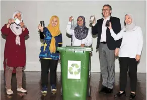  ?? ?? Benetello (second from right) and ani (centre) at the launch of the ampang Jaya high-rise collection Programme. — WILLIAM Gary/the Star