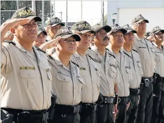  ?? JIMMY NEGRETE / EXPRESO ?? Protección. En una ceremonia, la comandanci­a presentó a los 400 policías que se sumaron a Guayaquil.