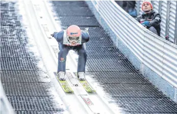  ?? FOTO: EIBNER-PRESSEFOTO/IMAGO IMAGES ?? „Mich weiterentw­ickeln“heißt Severin Freunds Vorsatz, wenn er in den kommenden Wochen wieder die Bakken dieser Welt bereist. Der Weltcup-Winter 2020/21 ist der 13. des Wahlmünchn­ers.