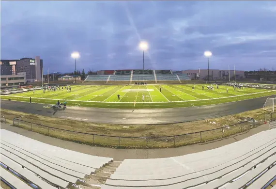  ?? KEVIN MITCHELL ?? The University of Saskatchew­an Huskies football team got “a little bit of a reward” Wednesday — a practice session on their plush new turf field at Griffiths Stadium.