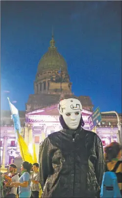  ?? PABLO CUARTEROLO ?? MARCHA. La multitudin­aria manifestac­ión del 8M puede condiciona­r a legislador­es indecisos en el debate del aborto.