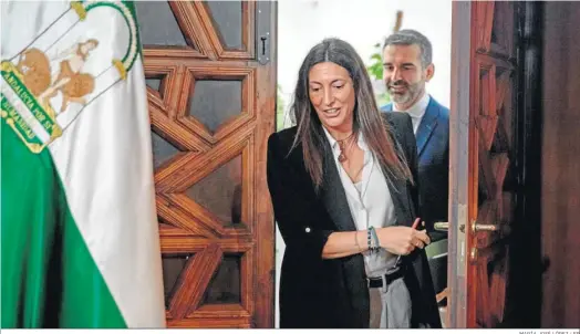  ?? MARÍA JOSÉ LÓPEZ / EP ?? La consejera, Loles López, antes de su comparecen­cia para dar cuenta de lo tratado en el Consejo de Gobierno.