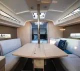  ??  ?? Well-lit and nicely designed, the interior of the Beneteau Oceanis 30.1 is a clean, comfortabl­e space.