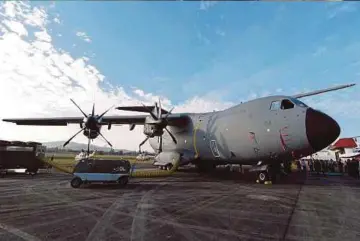  ?? BERNAMA PIC ?? The fourth Airbus A400M delivered to the Royal Malaysian Air Force at the Langkawi Internatio­nal Maritime and Aerospace exhibition yesterday.