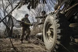  ?? TYLER HICKS — THE NEW YORK TIMES ?? Members of Ukraine’s 80th Air Assault Brigade operate a howitzer this month in the Donbas region of eastern Ukraine. Russia President Vladimir Putin has repeatedly raised the specter of using nuclear weapons in the war.
