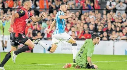  ?? ?? Martínez. El centrodela­ntero está intratable. Hico cinco de los ocho goles a San Lorenzo y Newell’s.