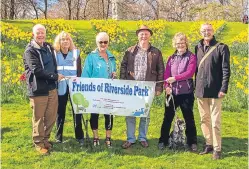  ?? Picture: Sarah Burns. ?? David Cooper, Friends of Riverside Park secretary Pam Hortin, Beverly Cooper, Peter Duff, Frances Grant and Rab Breslin.