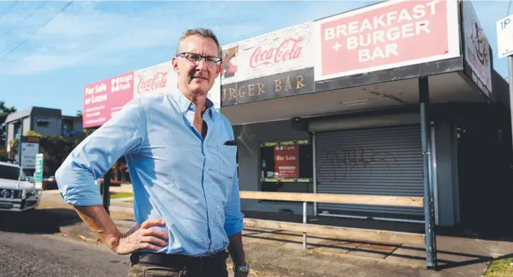  ?? Picture: STEWART McLEAN ?? OPPORTUNIT­Y: Commercial agent Rob Macfarlane is in charge of the sale of Rex Cafe on Sheridan Street.