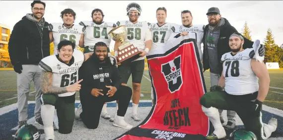  ?? BRYAN KENNEDY ?? University of Saskatchew­an Huskies offensive lineman Jack Warrack, No. 67, gathers with his fellow offensive linemen after winning the Uteck Bowl this past weekend.