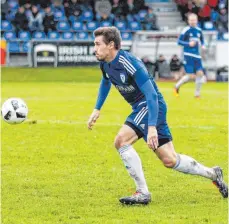  ?? FOTO: ROLF SCHULTES ?? Felix Hörger machte im Mittelfeld des FV Ravensburg beim 4:0-Sieg gegen den Karlsruher SC II am vergangene­n Spieltag ein starkes Spiel. Nun kommt der SSV Reutlingen nach Ravensburg.