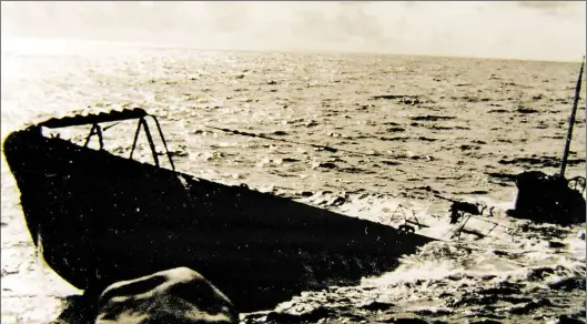  ?? BILD: DEUTSCHES U-BOOT-MUSEUM/U-BOOT-ARCHIV CUXHAVEN-ALTENBRUCH ?? Nach einer Tauchfahrt: U 96 kehrt an die Wasserober­fläche zurück.