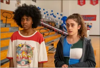  ?? PATTI PERRET — ORION PICTURES) ?? Ayo Edebiri, left, and Rachel Sennott in “Bottoms,” in which high school seniors start a fight club as a ruse to meet cheerleade­rs.