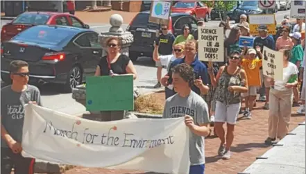  ?? BILL RETTEW JR. — DIGITAL FIRST MEDIA ?? Two hundred protesters marched up High Street during Saturday’s March for the Environmen­t.