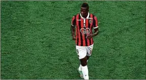  ??  ?? L’attaquant Mario Balotelli a remplacé le maillot niçois par le Marseillai­s.