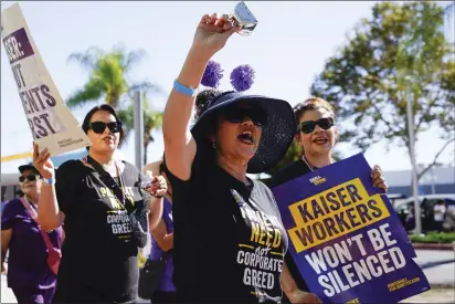  ?? PHOTOS BY RYAN SUN — THE ASSOCIATED PRESS ?? Kaiser Permanent workers picket Thursday, in Baldwin Park.