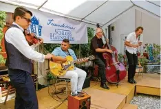  ?? Foto: Horst von Weitershau­sen ?? Begeistert­en mit ihrer Musik einmal mehr die Zuhörer: (im Bild von links) Sandro Roy, Andy Weiss, Wolfgang Düthorn und Peter Stenzel.