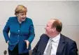  ?? FOTO: DPA PA ?? Kanzlerin Angela Merkel und Helge Braun (beide CDU), Chef des Bundeskanz­leramtes