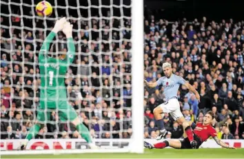  ?? GETTY ?? Sergio Agüero liess United-Keeper David de Gea beim 2:0 keine Chance.