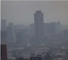  ?? /EFE ?? Vista general aérea que muestra nuevamente altos indices de contaminac­ión en Ciudad de México.