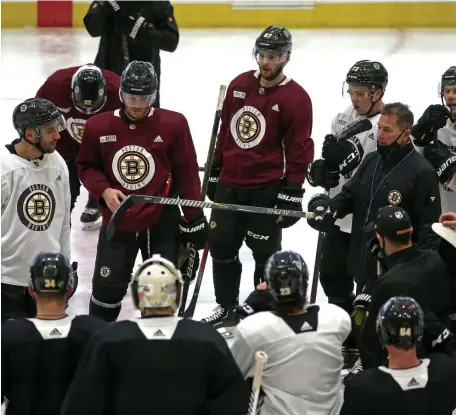  ?? STuART CAHiLL / HeRALd sTAFF FiLe ?? ICE TIME: Bruins coach Bruce Cassidy, right, speaks to the team during practice at Warrior Ice Arena on Jan. 5.