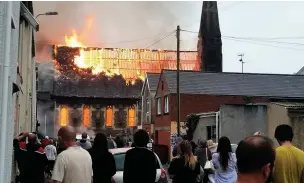  ?? Picture: Gayle Marsh ?? The 2015 blaze at Park Church in Murray Street, Llanelli.